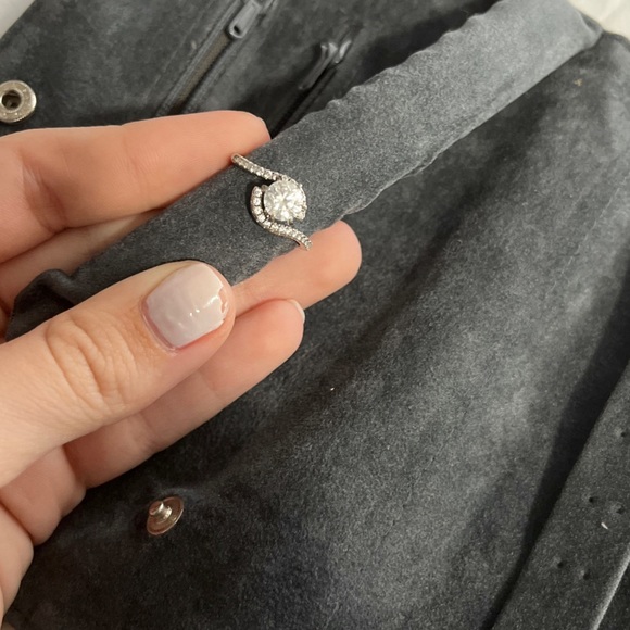 Diamond Ring - Picture 3 of 3